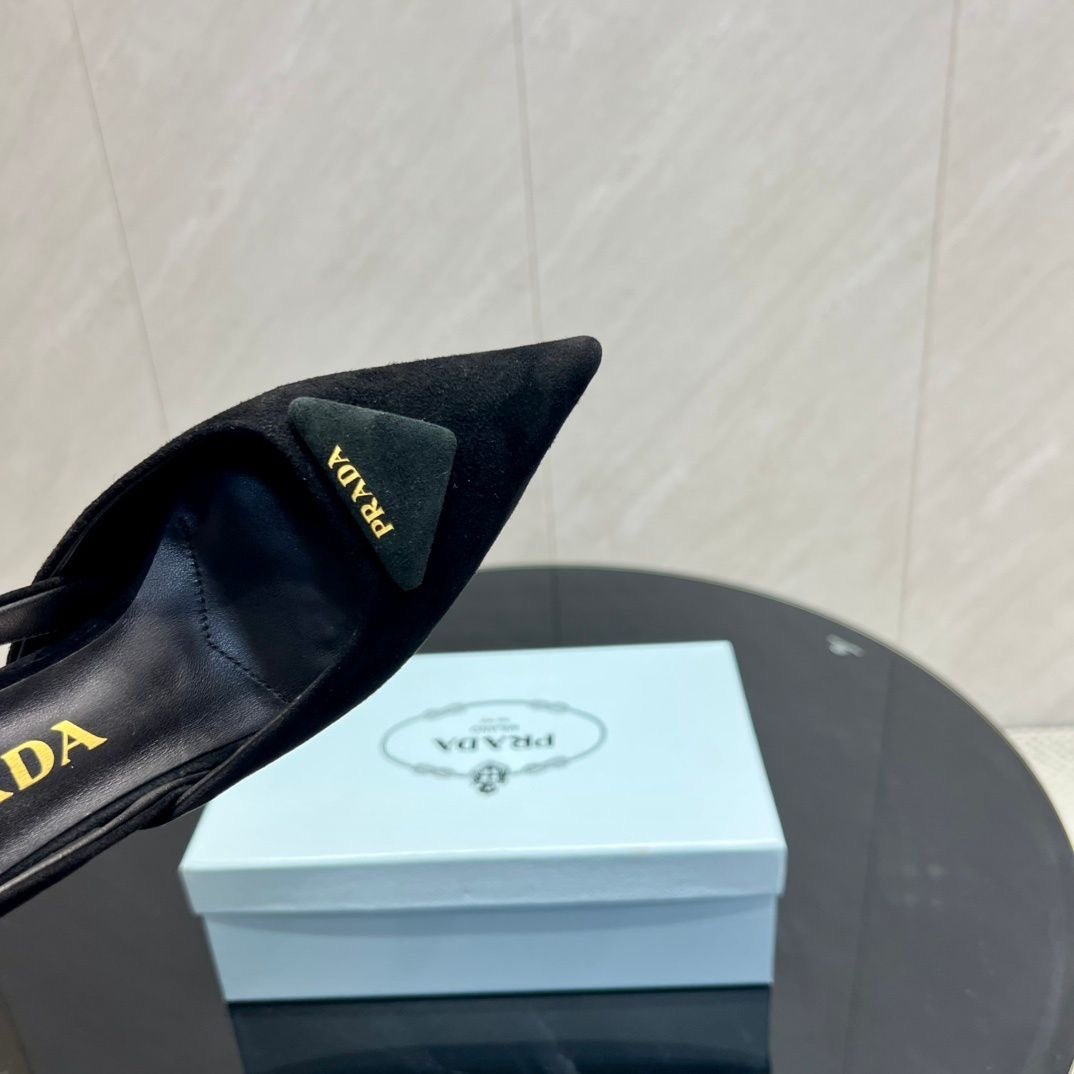 The suede heels π